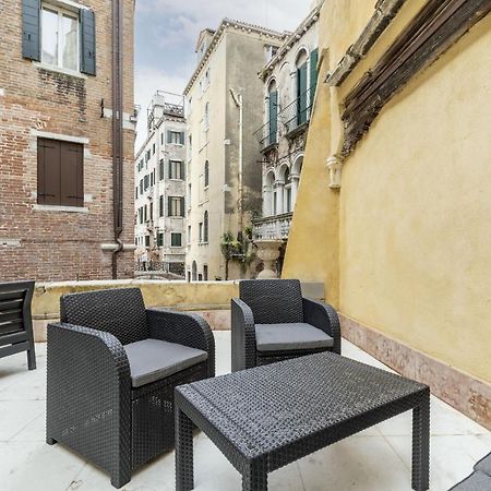 Gondola Luxury - Campo Santi Filippo E Giacomo By Wonderful Italy 베니스 외부 사진