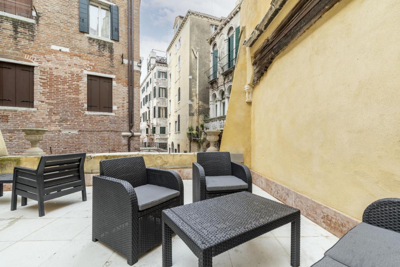 Gondola Luxury - Campo Santi Filippo E Giacomo By Wonderful Italy 베니스 외부 사진