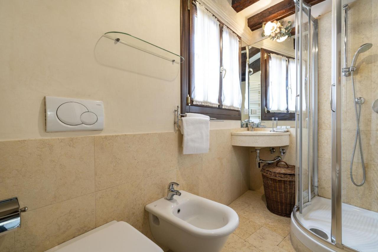 Gondola Luxury - Campo Santi Filippo E Giacomo By Wonderful Italy 베니스 외부 사진