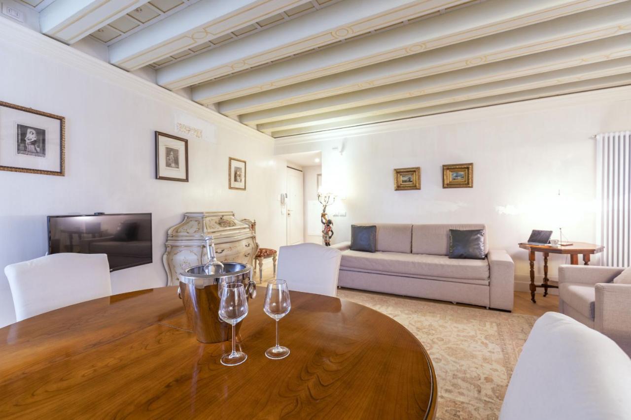 Gondola Luxury - Campo Santi Filippo E Giacomo By Wonderful Italy 베니스 외부 사진